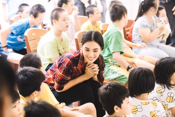 Hoa hậu Tiểu Vy hiến máu, nhảy "Vũ điệu rửa tay" kêu gọi phòng chống dịch Covid-19 ảnh 6 Hoa hậu Tiểu Vy hiến máu, nhảy "Vũ điệu rửa tay" kêu gọi phòng chống dịch Covid-19 ảnh 6