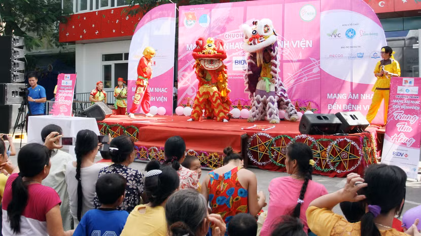 Trung thu ấm tình người tại Bệnh viện Nhi Trung ương ảnh 3