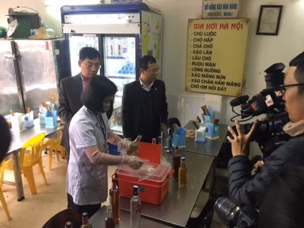 Hà Nội truy tìm rượu pha methanol trên địa bàn quận Đống Đa ảnh 1