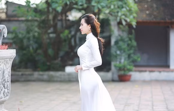 Nhan sắc khó tin của cây bút nữ gây xôn xao cộng đồng mạng ảnh 1 Nhan sắc khó tin của cây bút nữ gây xôn xao cộng đồng mạng ảnh 1