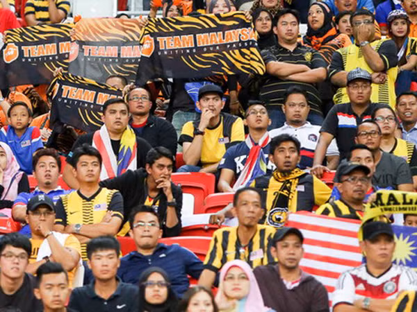 Cách ly nhóm CĐV Malaysia khỏi khu vực CĐV Việt Nam ảnh 1