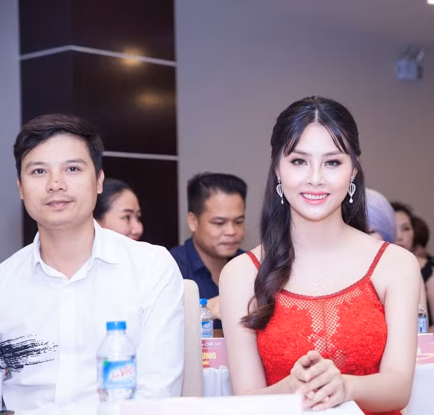 Cuộc thi sắc đẹp "Tài sắc Tràng An": Thi tài ở làng nghề, nhận vương miện…gỗ! ảnh 3