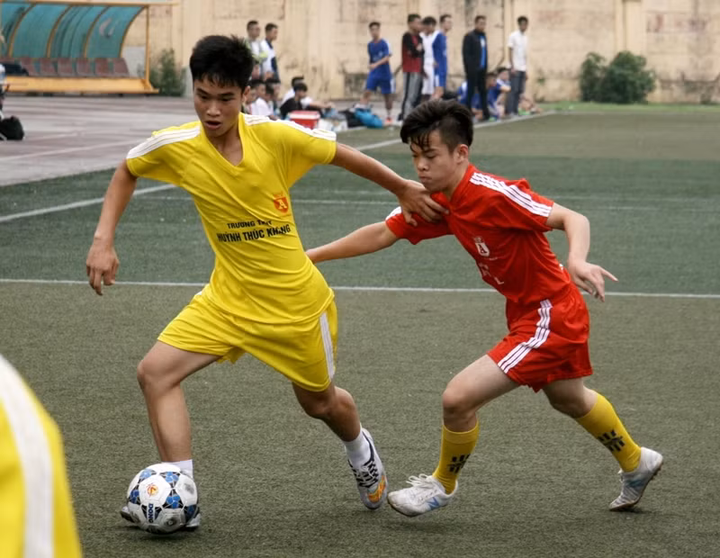Kết quả, hình ảnh thi đấu ngày 15-11 giải bóng đá học sinh THPT Hà Nội 2015 ảnh 3