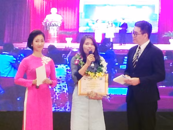 Trao 14 giải báo chí về lao động và việc làm năm 2016 ảnh 1