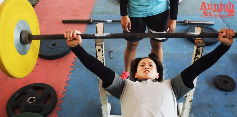 Nữ võ sỹ hạng 48kg nâng tạ 90kg để ép cân tới Olympic Rio ảnh 4 Nữ võ sỹ hạng 48kg nâng tạ 90kg để ép cân tới Olympic Rio ảnh 4