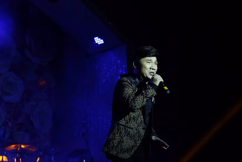 Đàm Vĩnh Hưng bán túi hàng hiệu ủng hộ đồng bào miền Trung ảnh 3 Đàm Vĩnh Hưng bán túi hàng hiệu ủng hộ đồng bào miền Trung ảnh 3