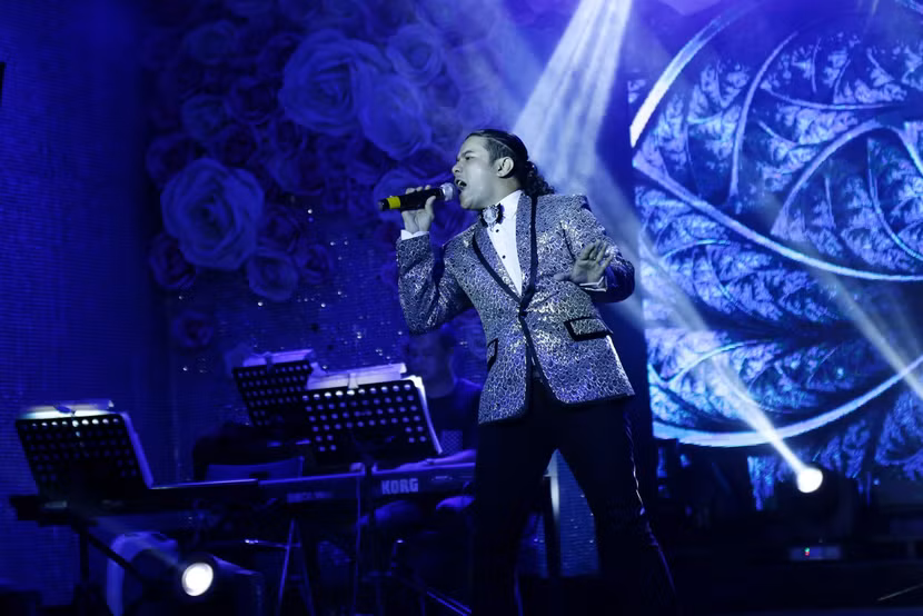 Đàm Vĩnh Hưng bán túi hàng hiệu ủng hộ đồng bào miền Trung ảnh 7 Đàm Vĩnh Hưng bán túi hàng hiệu ủng hộ đồng bào miền Trung ảnh 7