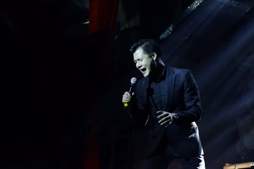 Đàm Vĩnh Hưng bán túi hàng hiệu ủng hộ đồng bào miền Trung ảnh 8 Đàm Vĩnh Hưng bán túi hàng hiệu ủng hộ đồng bào miền Trung ảnh 8