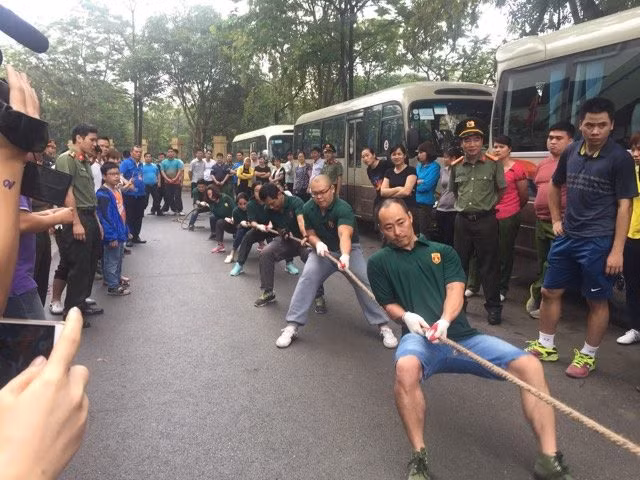 Tưng bừng và hấp dẫn Hội thao Công đoàn CATP Hà Nội 2017 ảnh 4