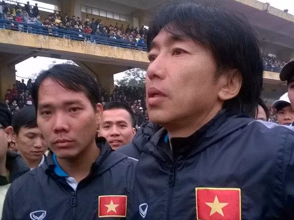 HLV Miura: Tôi chưa nghĩ tới việc đầu quân cho “bầu” Đức ảnh 1