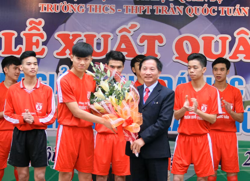 Tưng bừng xuất quân dự chung kết giải bóng đá học sinh THPT Hà Nội 2015 ảnh 3
