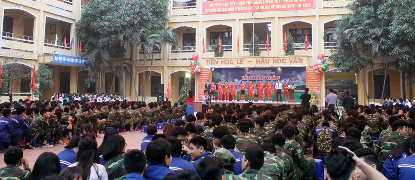 Tưng bừng xuất quân dự chung kết giải bóng đá học sinh THPT Hà Nội 2015 ảnh 1