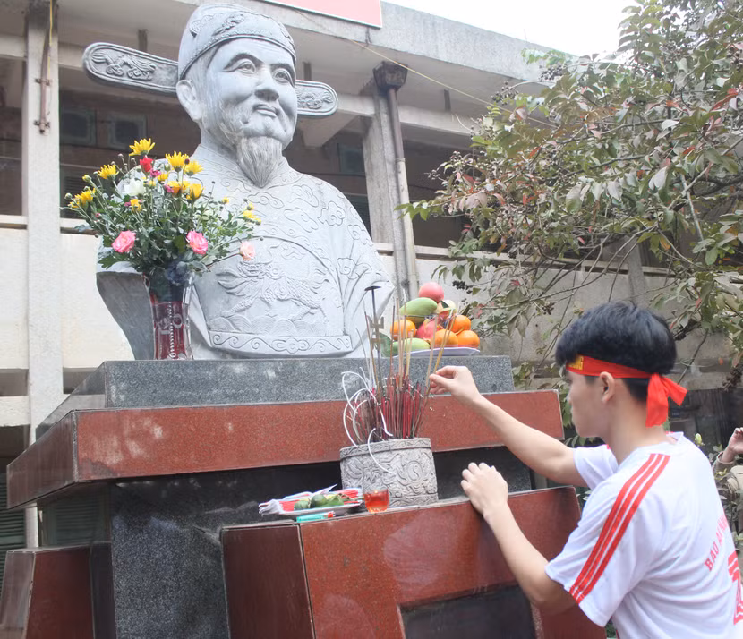 Tưng bừng xuất quân dự chung kết giải bóng đá học sinh THPT Hà Nội 2015 ảnh 10
