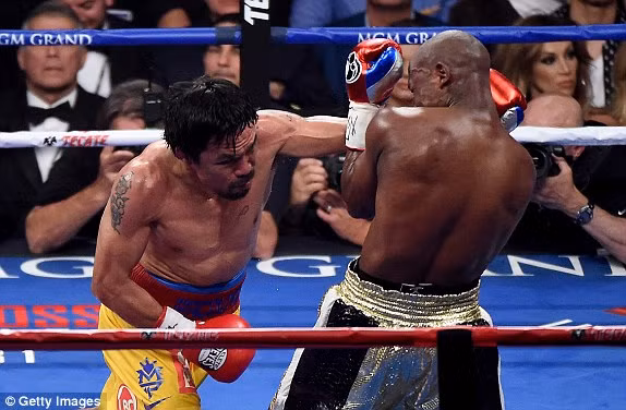 Mayweather thắng điểm Pacquiao trong “trận quyền Anh thế kỷ“ ảnh 5