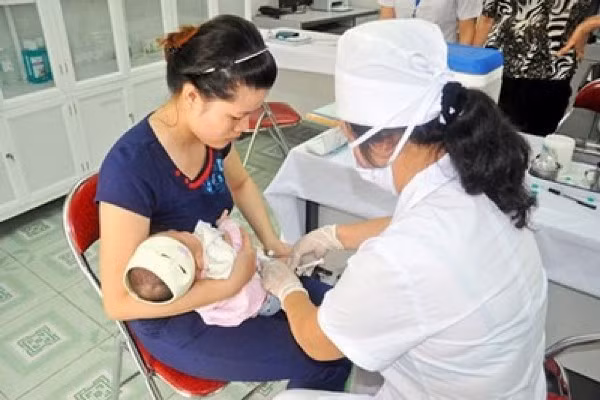Tai biến tử vong do tiêm chủng mở rộng được bồi thường đến 100 triệu đồng ảnh 1