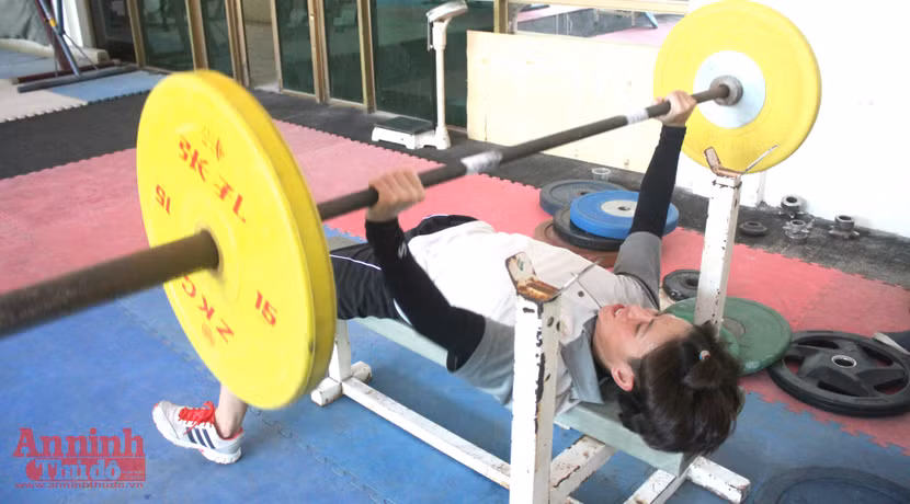 Nữ võ sỹ hạng 48kg nâng tạ 90kg để ép cân tới Olympic Rio ảnh 3 Nữ võ sỹ hạng 48kg nâng tạ 90kg để ép cân tới Olympic Rio ảnh 3