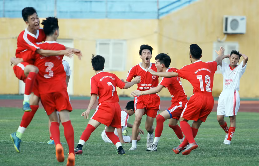 THPT Trần Quốc Tuấn lập hat-trick vô địch giải bóng đá học sinh THPT Hà Nội ảnh 12