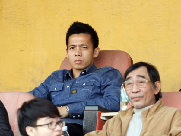 Gọi riêng Văn Quyết lên phòng, HLV Hữu Thắng khuyên gì? ảnh 2