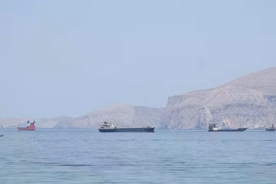 Iran và Oman thống nhất tuyến hàng hải mới qua eo biển Hormuz