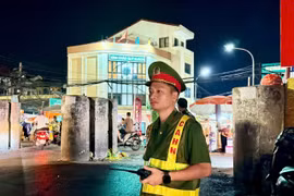 Xuyên đêm lập lại trật tự đô thị tại khu vực chợ Long Biên