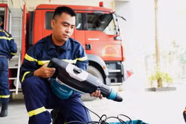 Thiết bị phục vụ chữa cháy, cứu nạn cứu hộ được kiểm tra kỹ lưỡng, bảo đảm hoạt động tốt trong mọi tình huống.