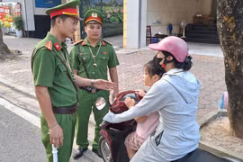 'Nắn' ý thức chấp hành pháp luật giao thông ngay từ cổng trường