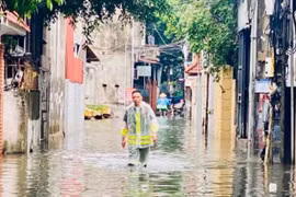 Căng mình giữa mưa ngập, Công an cơ sở bảo đảm an toàn giao thông cho nhân dân