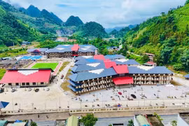 Hình ảnh rực rỡ điểm cầu trung tâm trong chương trình lễ khai giảng năm học 2026-2027