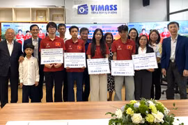 Trao thưởng đội tuyển đoạt giải Vòng Chung kết toàn cầu Olympic Kinh tế 2026