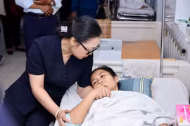 Cô giáo xả thân cứu học sinh bị xe tải cán được trao tặng Huân chương Dũng cảm