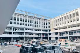 Hà Nội ưu tiên đổi mới quản trị, giải quyết áp lực quá tải trường lớp