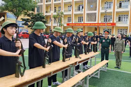 Không thu tiền trái quy định, không thu điện thoại của sinh viên khi học Giáo dục quốc phòng an ninh