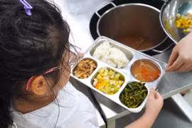 Hà Nội yêu cầu trường học tuyệt đối không tổ chức ăn bán trú khi chưa đủ điều kiện cần thiết