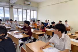 Kết thúc môn thi lớp 10 đầu tiên: Một thí sinh bị đình chỉ vì mang điện thoại vào phòng thi