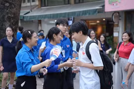 Hà Nội kết thúc môn thi lớp 10 thứ hai: Không dễ đạt điểm 9-10 môn Tiếng Anh