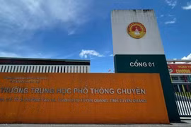 An ninh thắt chặt tại điểm thi trường THPT Chuyên Tuyên Quang 
