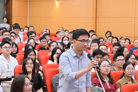 Thủ khoa được chọn trước, 780 tân bác sĩ tranh suất nội trú ĐH Y Hà Nội